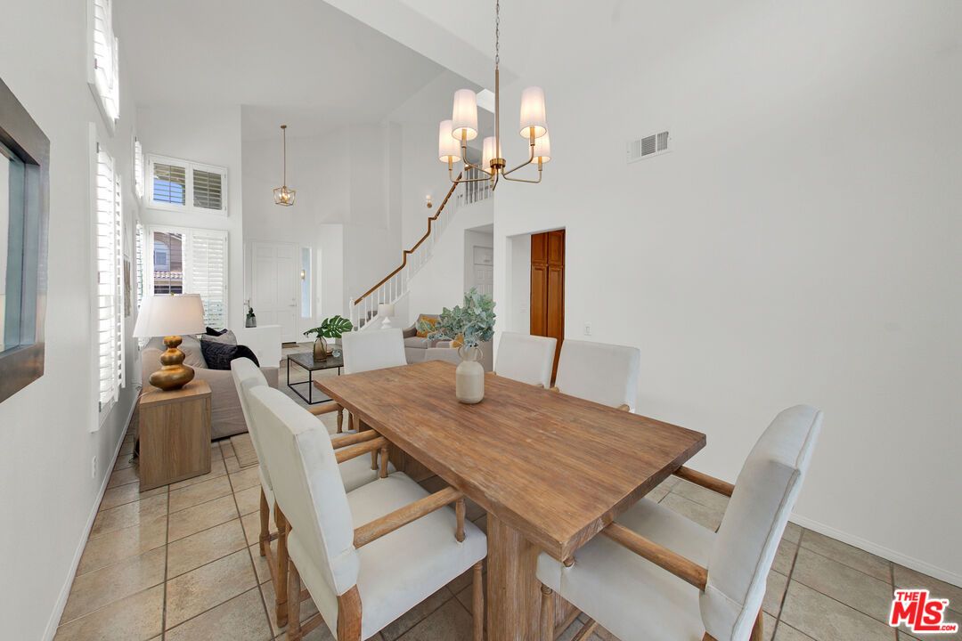 Chandelier, Dining room, Interior, Pendant Lights
