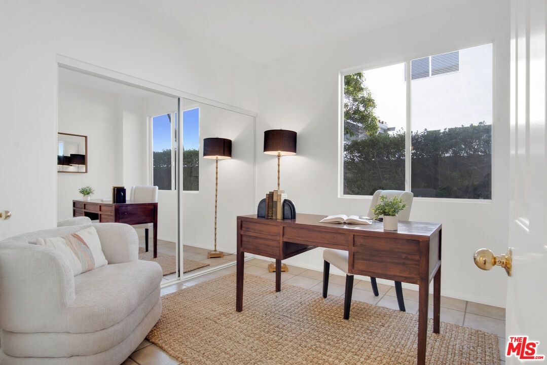 Home Office, Interior