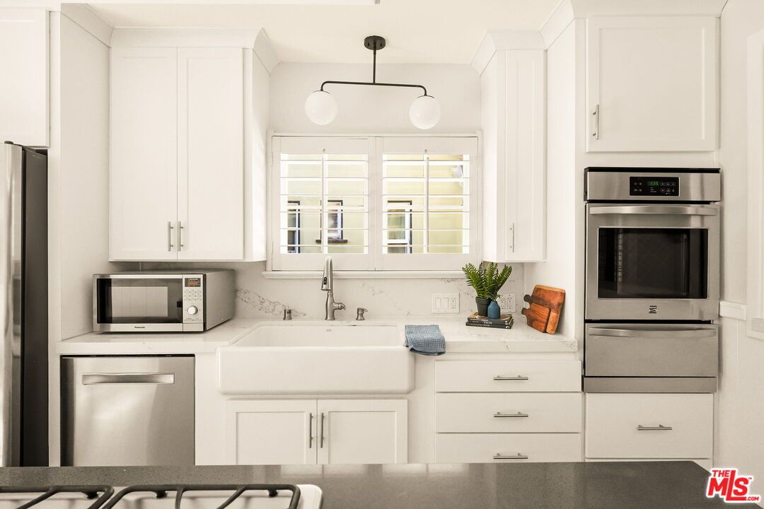 Interior, Kitchen, Stainless Steel Appliances