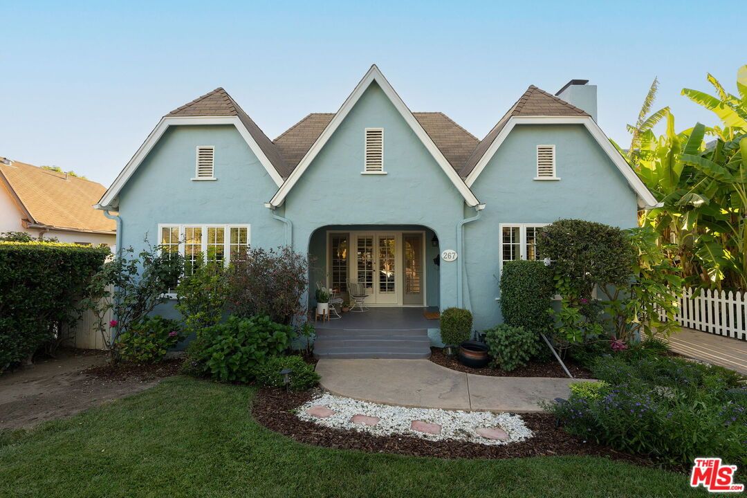 Exterior, Facade, Tudor Revival