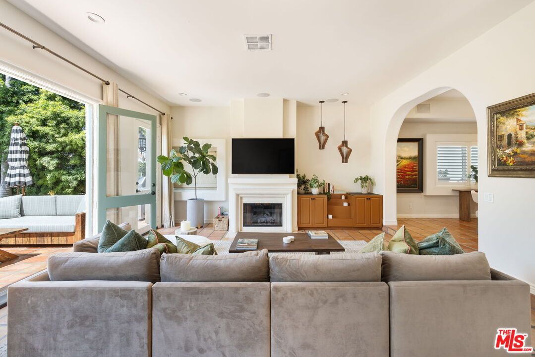 Fireplace, Interior, Living room, Pendant Lights, Recessed Lighting, Wood Texture Flooring