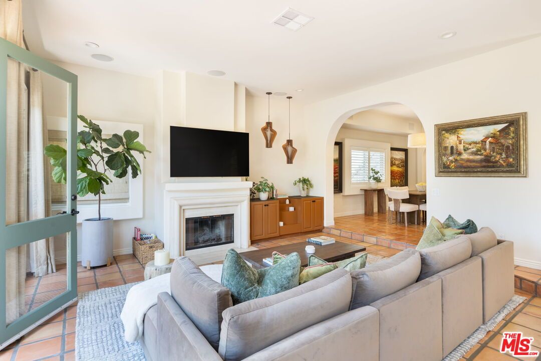 Dining room, Fireplace, Interior, Living room, Pendant Lights, Recessed Lighting