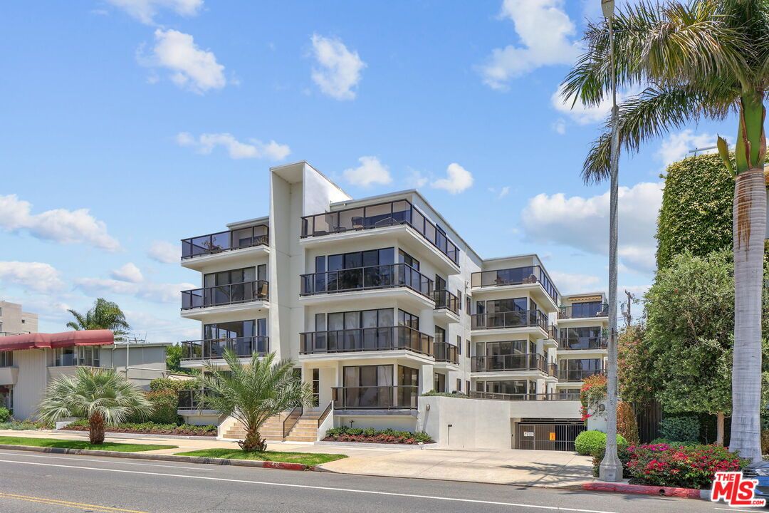 Exterior, Facade, Condo Building