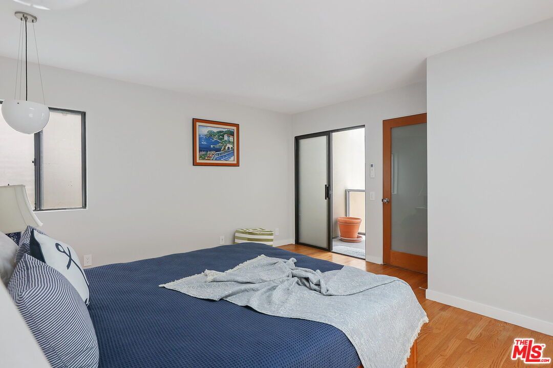 Bathroom, Bedroom, Interior, Pendant Lights, Wood Texture Flooring