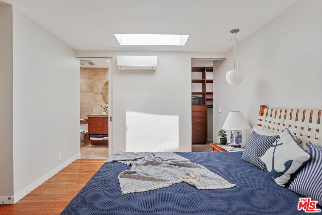 Bedroom, Interior, Pendant Lights, Wood Texture Flooring