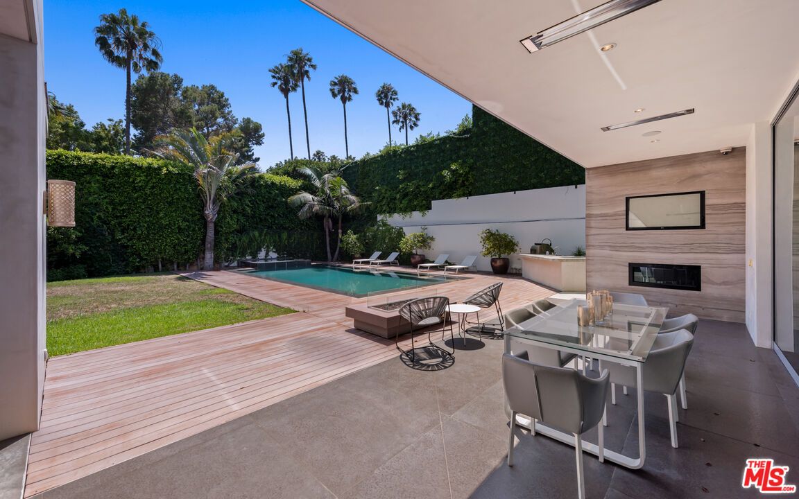 Exterior, Fireplace, Pool
