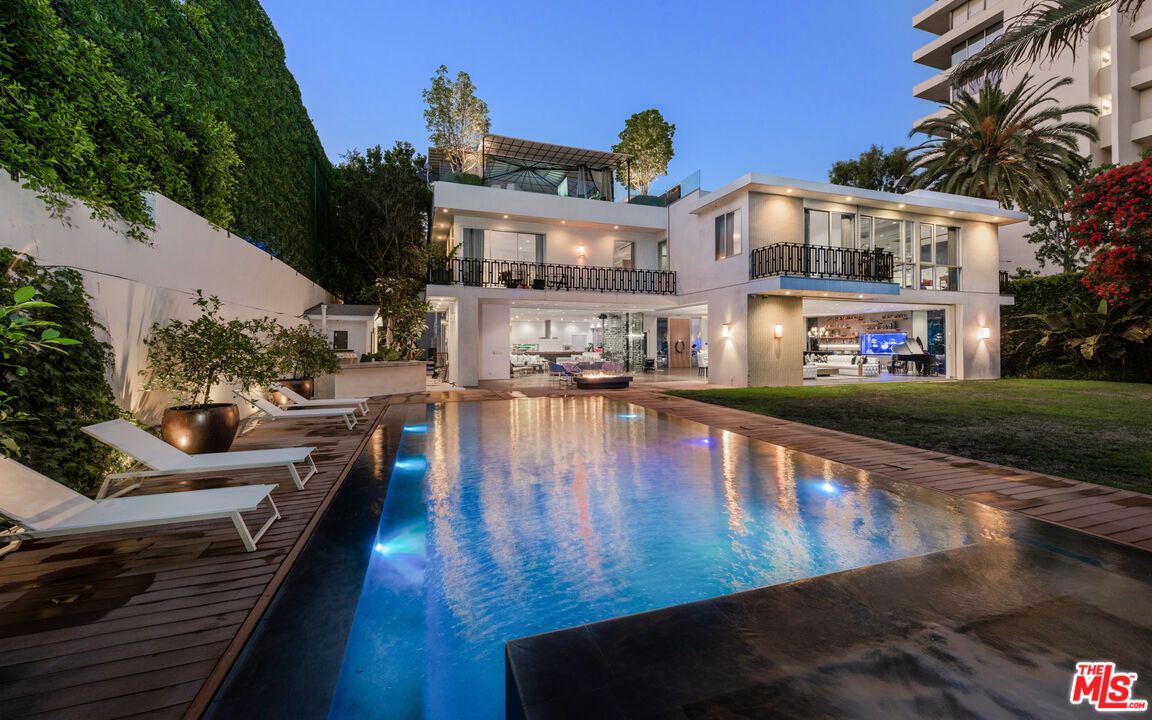 Backyard, Exterior, Pool