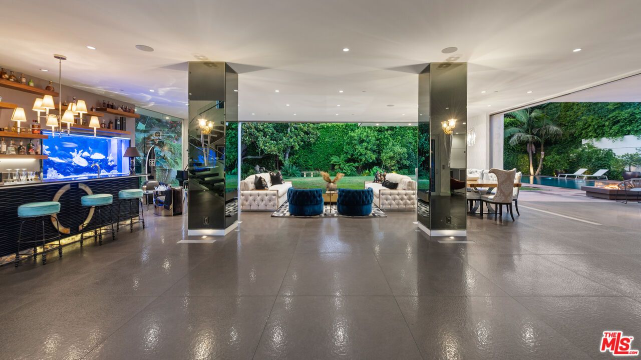 Dining room, Interior, Pendant Lights, Recessed Lighting