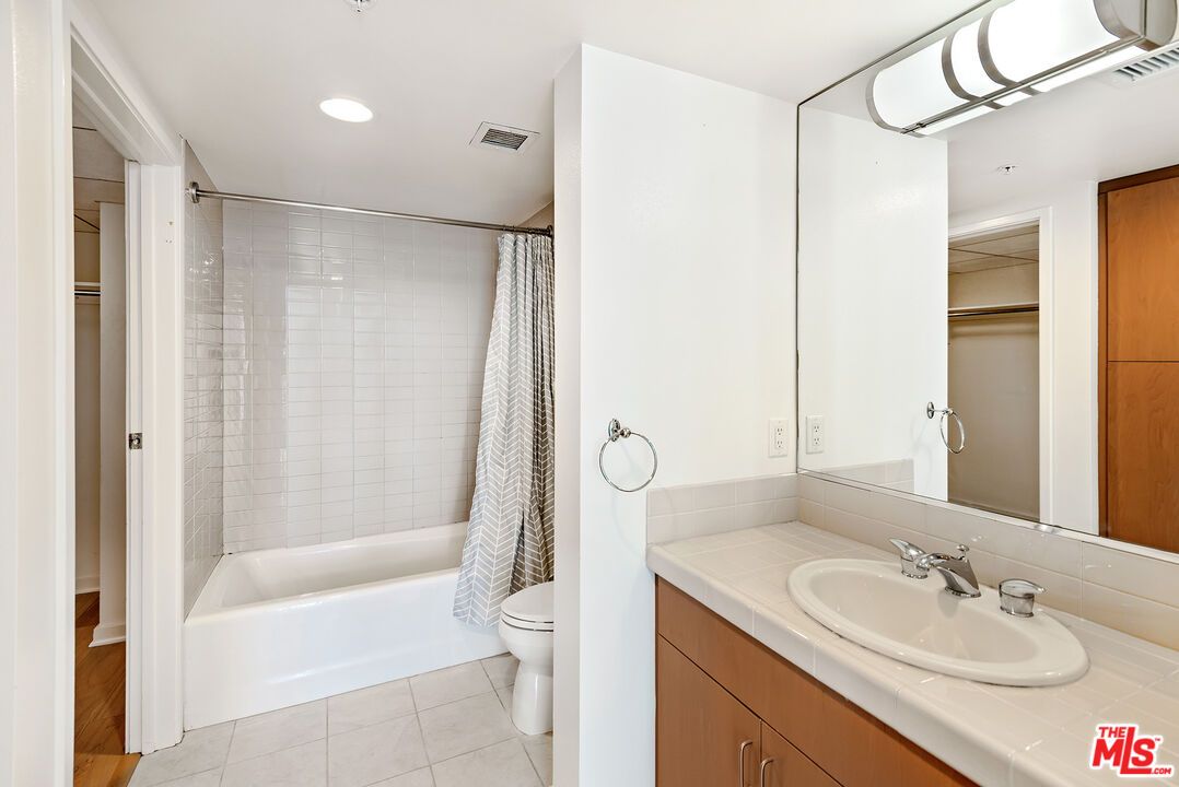 Bathroom, Interior, Recessed Lighting, Tile Countertops
