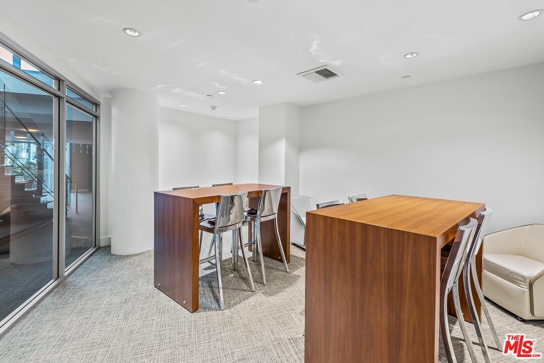Dining room, Interior, Recessed Lighting