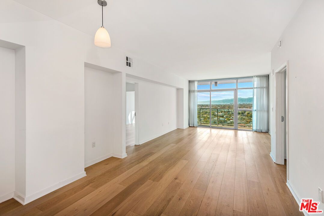 Empty room, Interior, Pendant Lights, Wood Texture Flooring