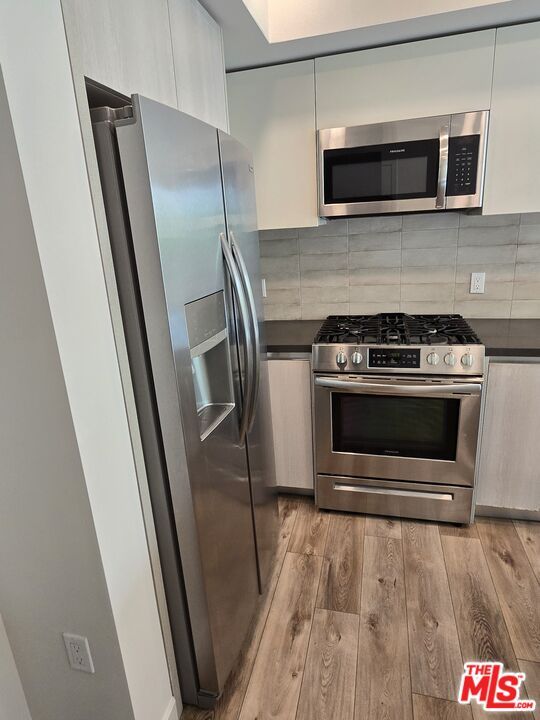 Interior, Kitchen, Stainless Steel Appliances, Wood Texture Flooring