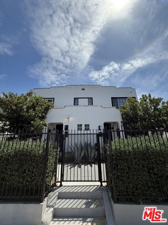 Exterior, Facade, Modern