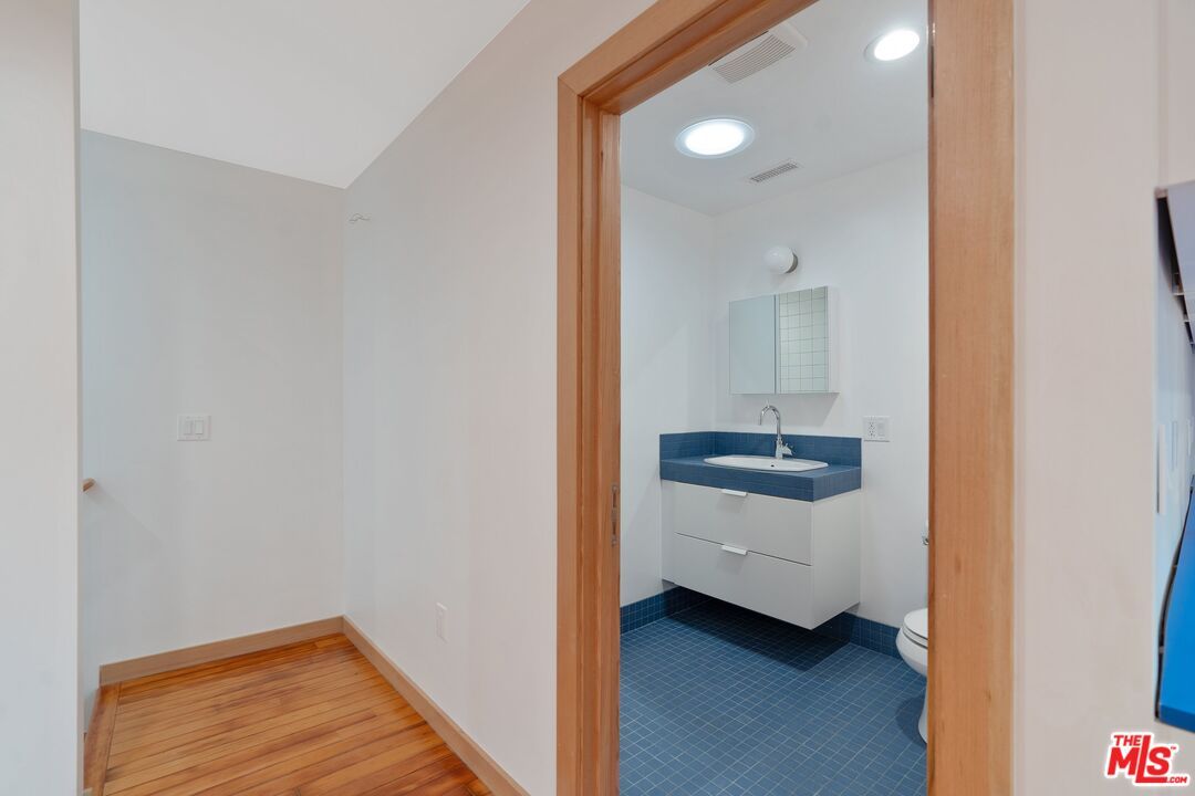 Bathroom, Interior, Recessed Lighting, Wood Texture Flooring