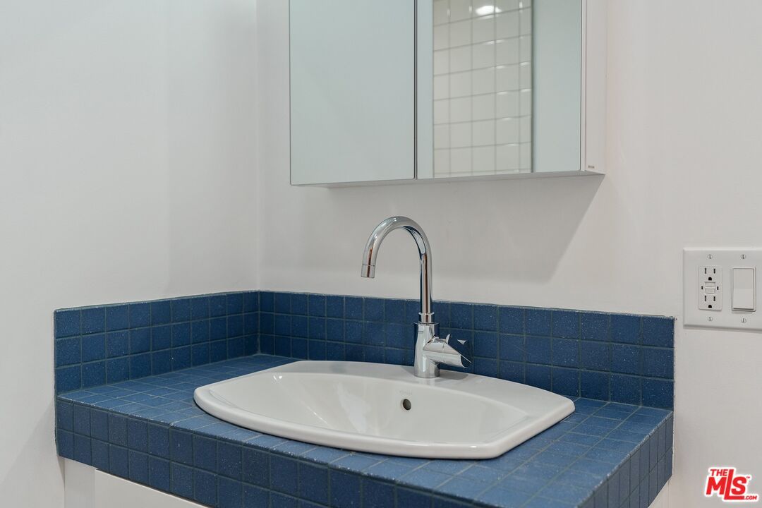 Bathroom, Interior, Tile Countertops