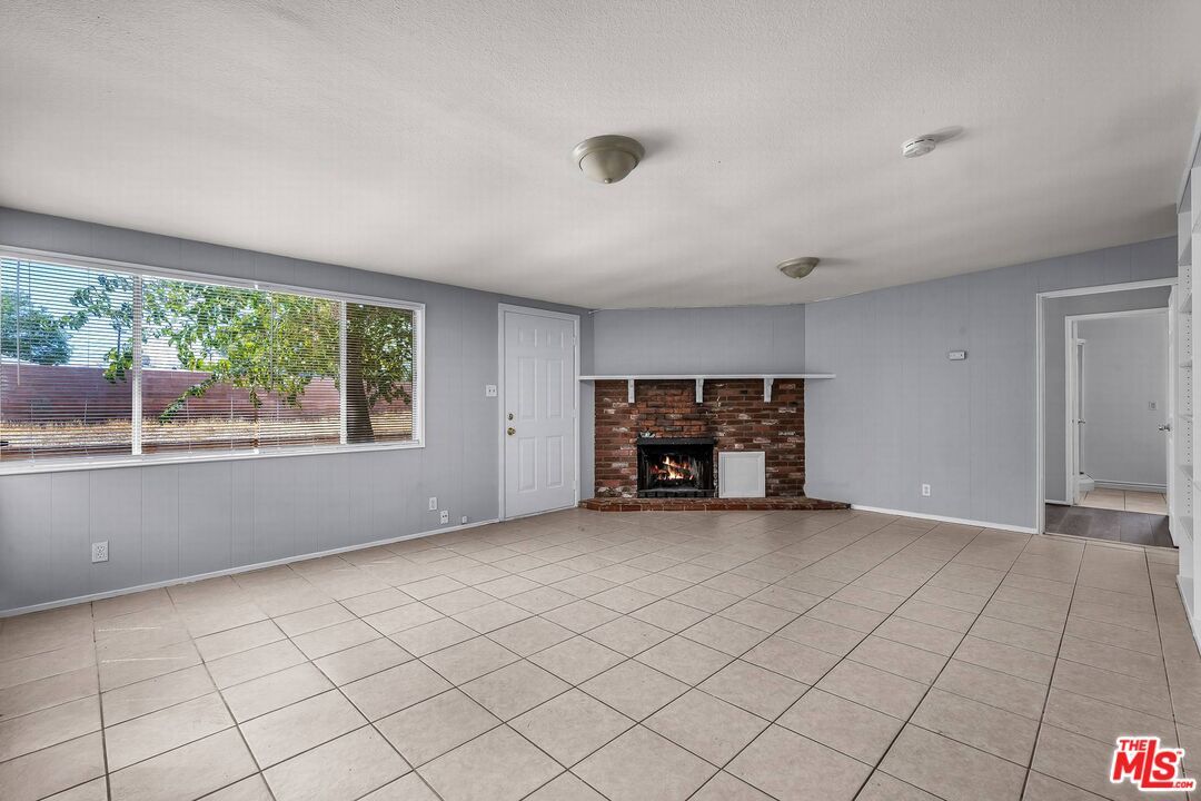 Empty room, Fireplace, Interior