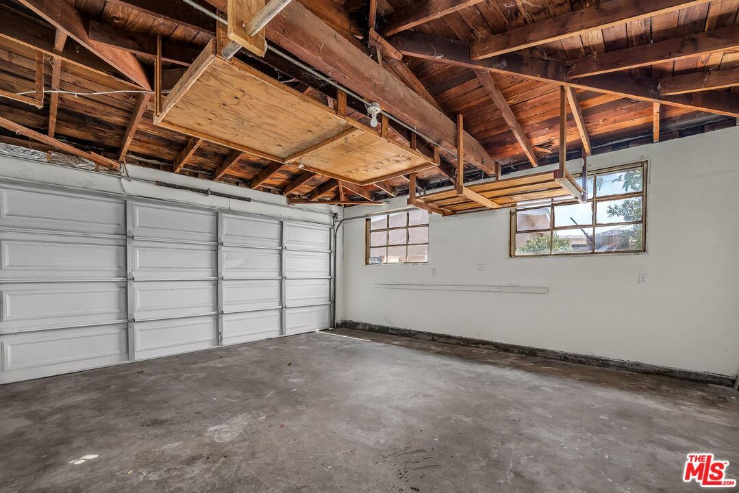 Garage, Interior, Wooden Beams, Wooden Ceilings