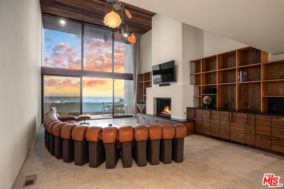 Fireplace, Interior, Pendant Lights, Recessed Lighting, Water
