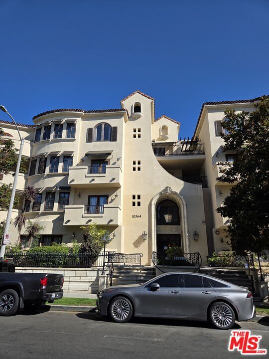 Exterior, Facade, Condo Building
