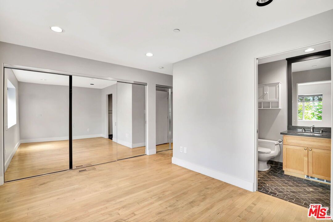 Bathroom, Interior, Recessed Lighting, Wood Texture Flooring