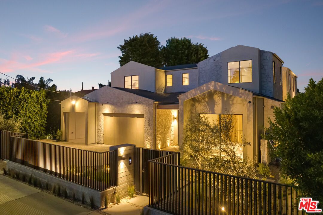 Attached, Exterior, Facade, Modern