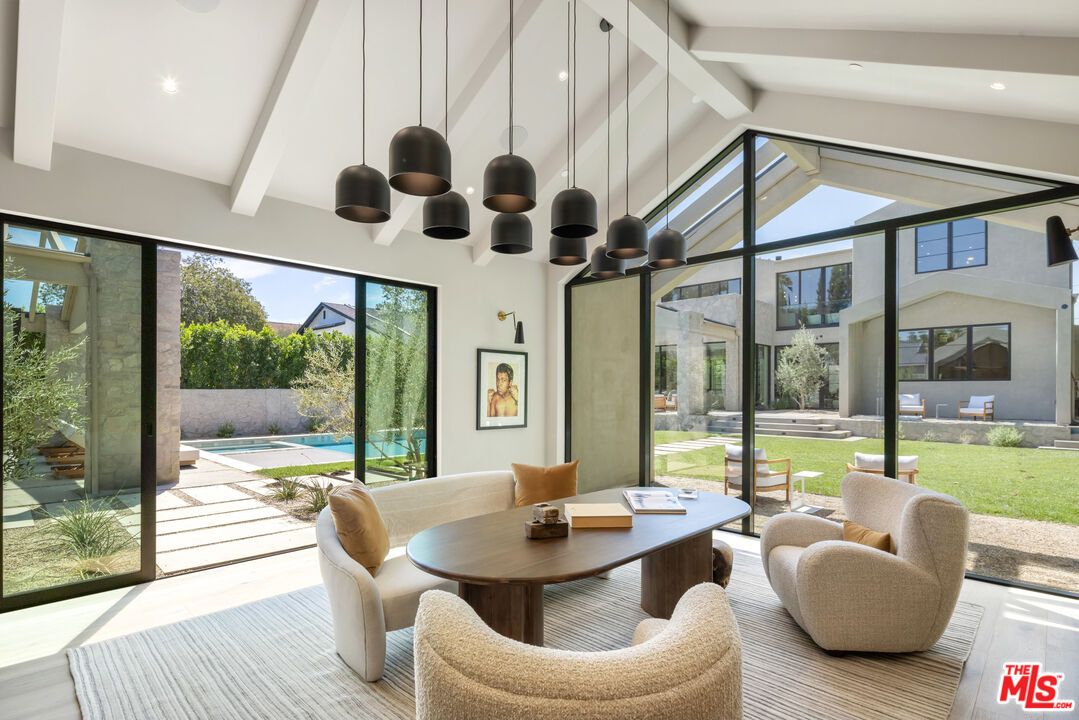 Interior, Living room, Pendant Lights, Recessed Lighting