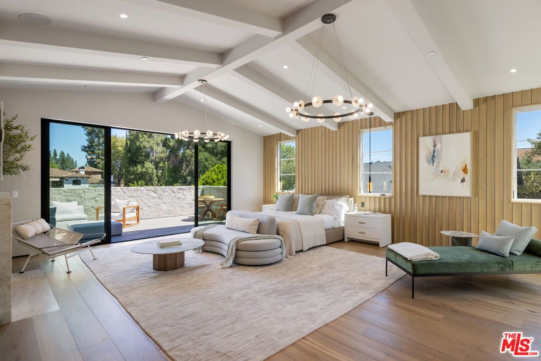 Chandelier, Interior, Living room, Recessed Lighting, Wood Texture Flooring