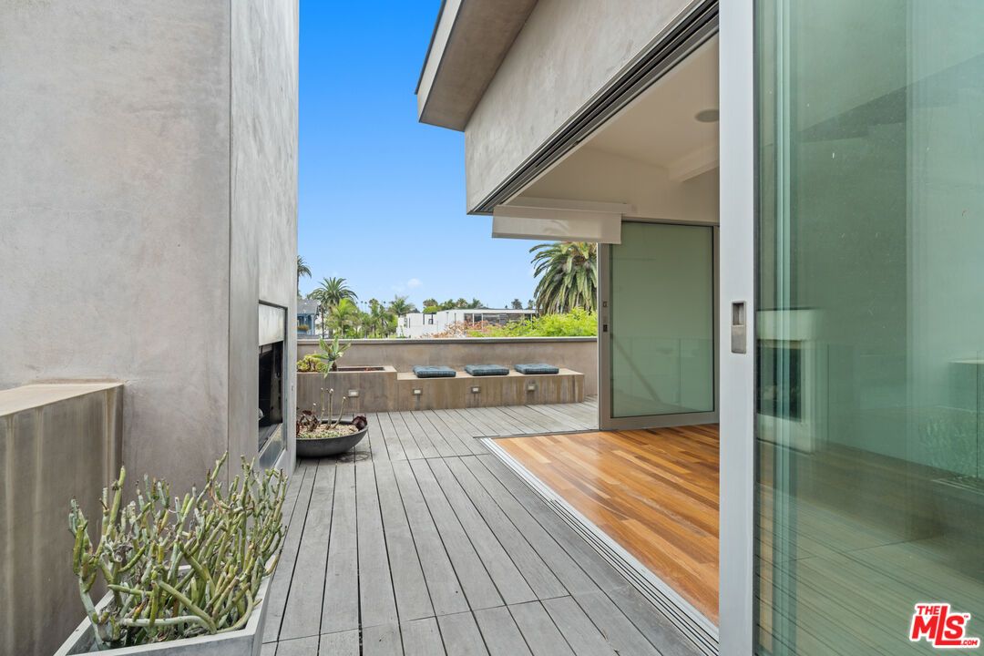Exterior, Wood Texture Flooring