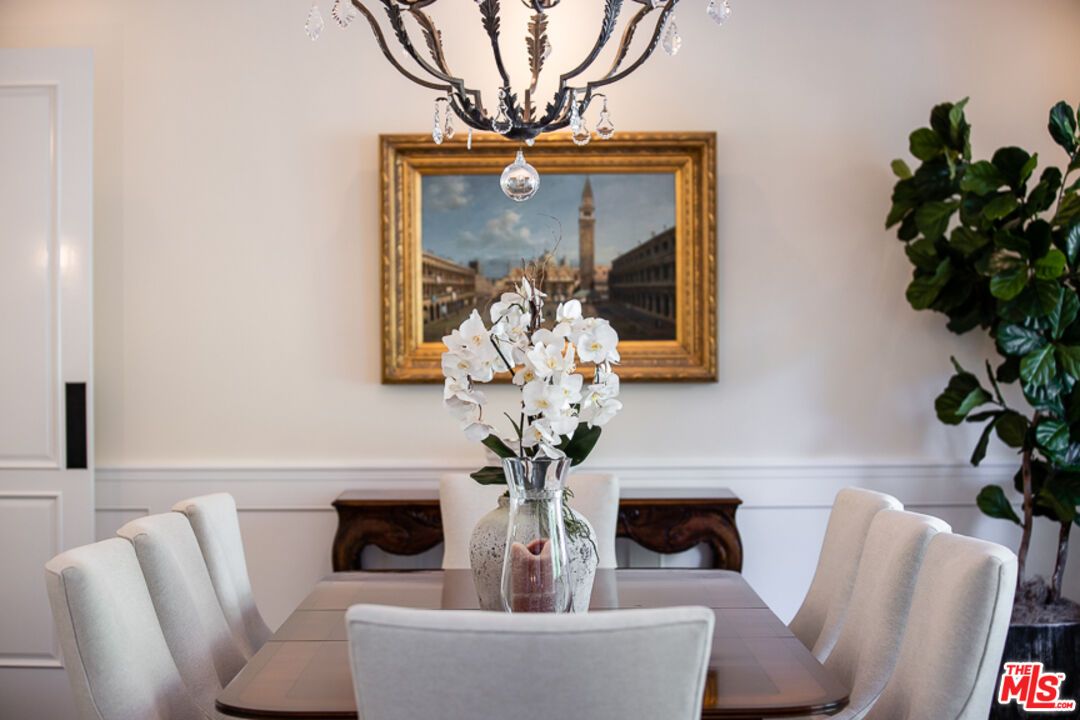 Chandelier, Dining room, Interior
