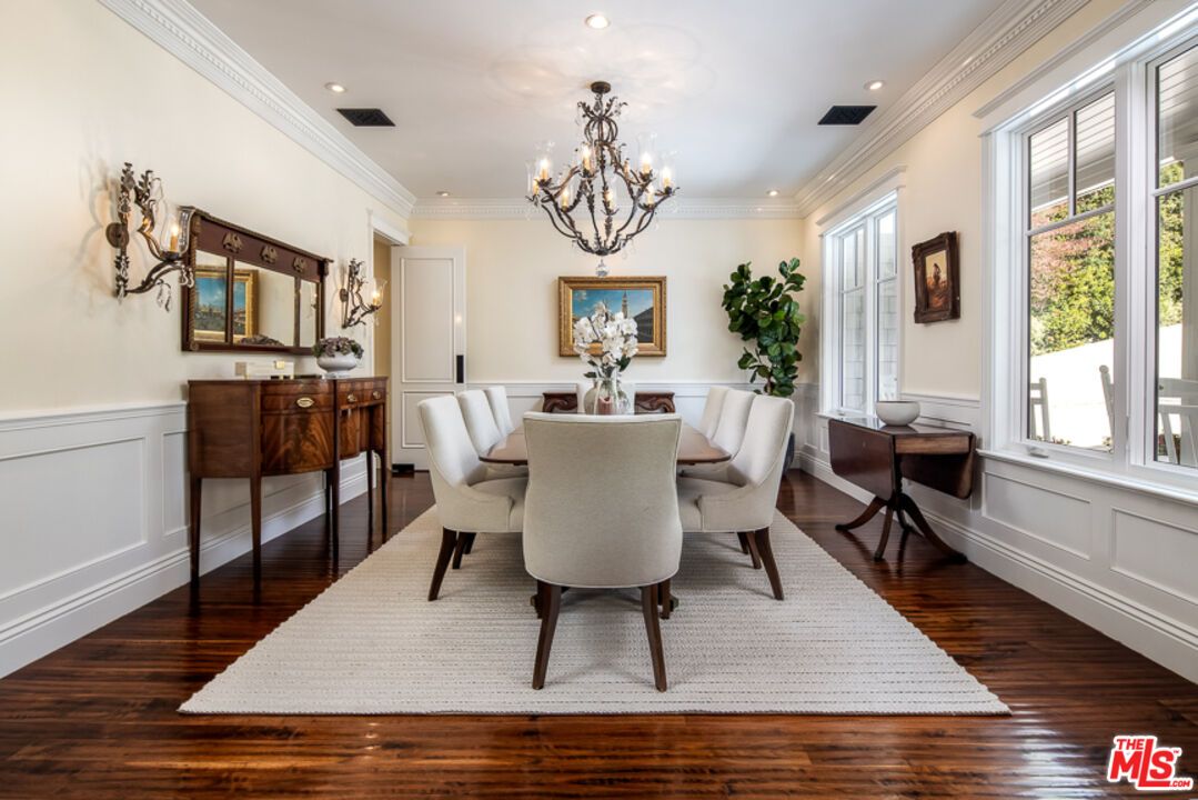 Chandelier, Dining room, Interior, Recessed Lighting, Wood Texture Flooring