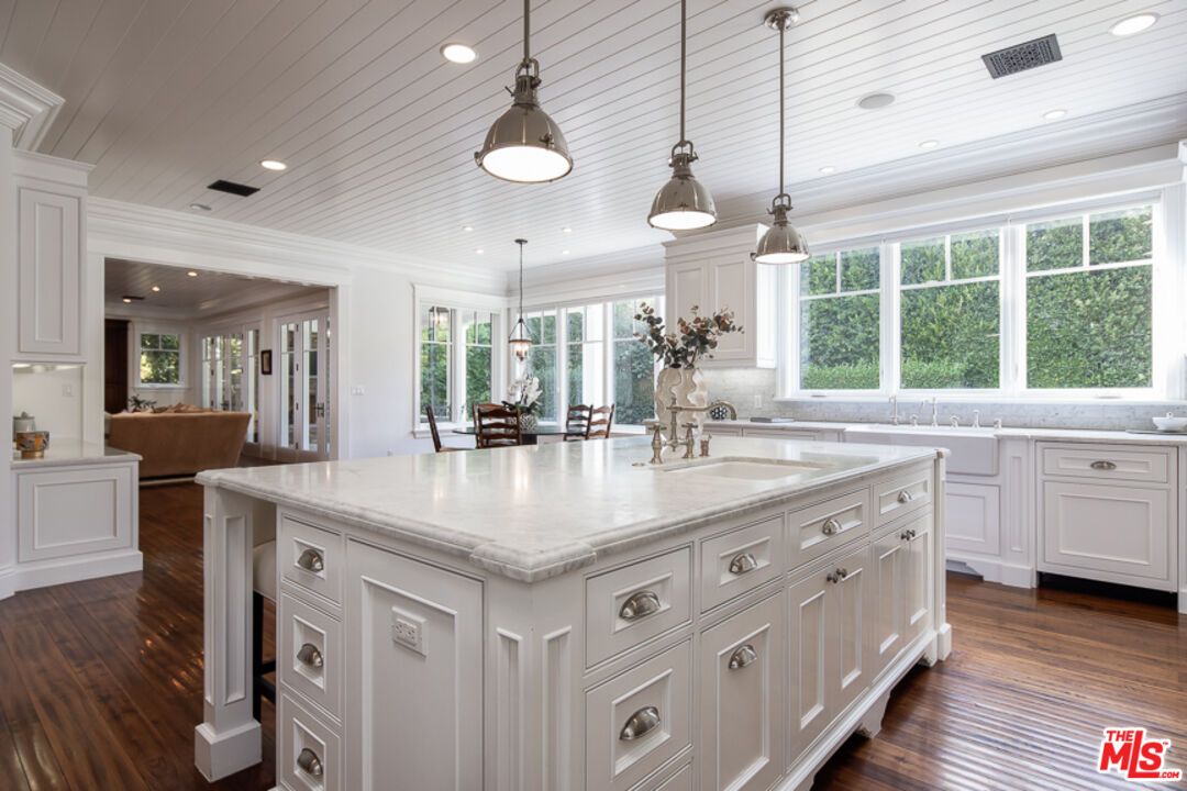 Dining room, Interior, Kitchen, Pendant Lights, Recessed Lighting, Wood Texture Flooring