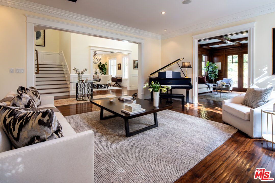 Dining room, Interior, Living room, Piano, Recessed Lighting, Wood Texture Flooring