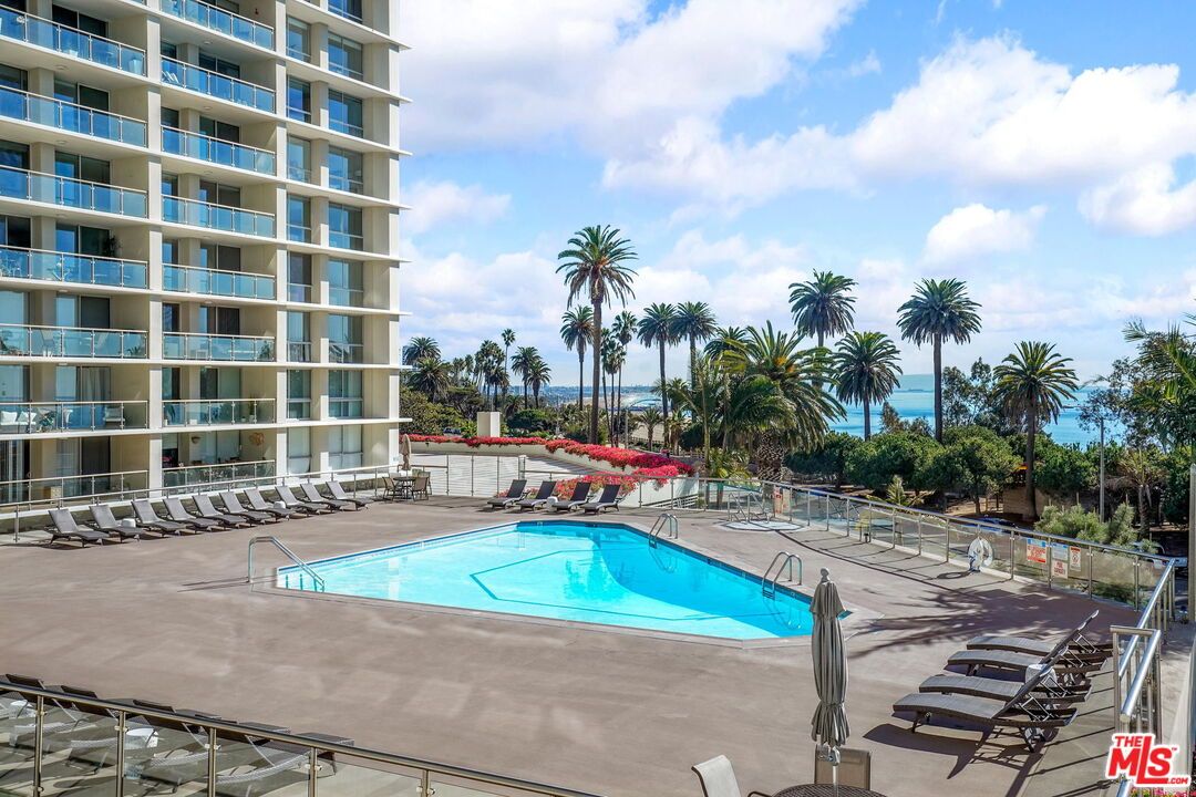 Exterior, Pool, Water
