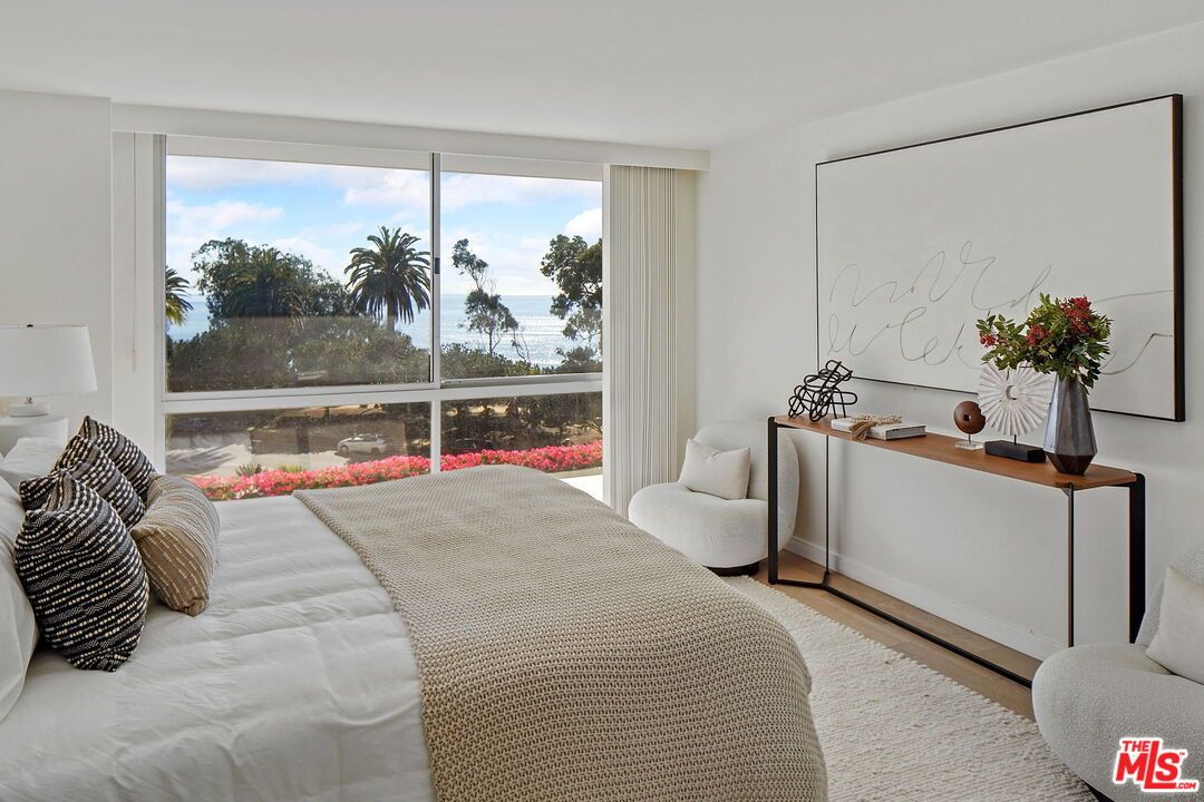 Bedroom, Interior, Water