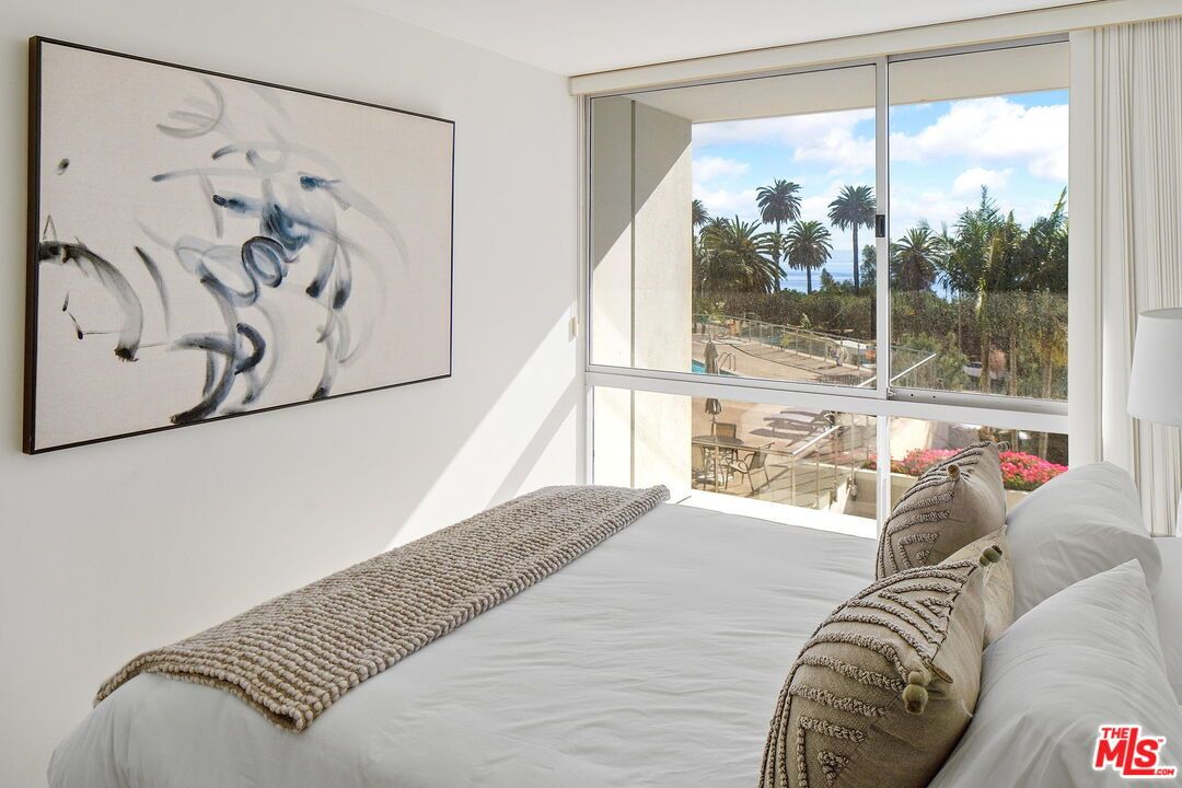 Bedroom, Interior, Water