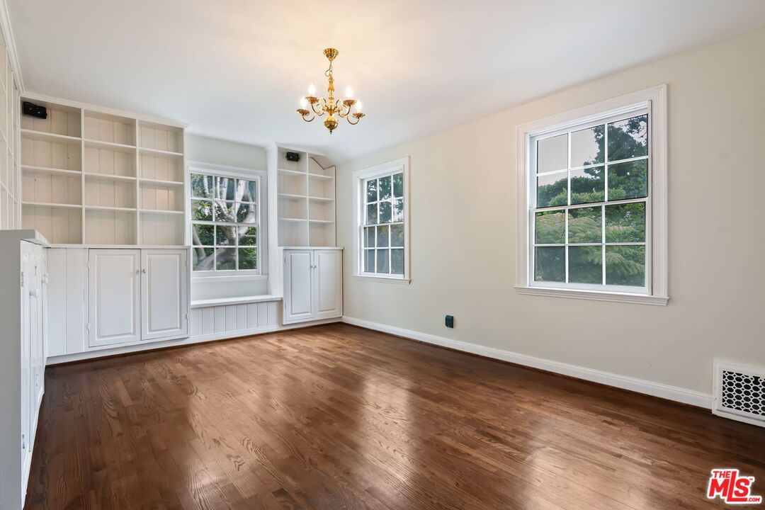 Chandelier, Empty room, Interior, Wood Texture Flooring
