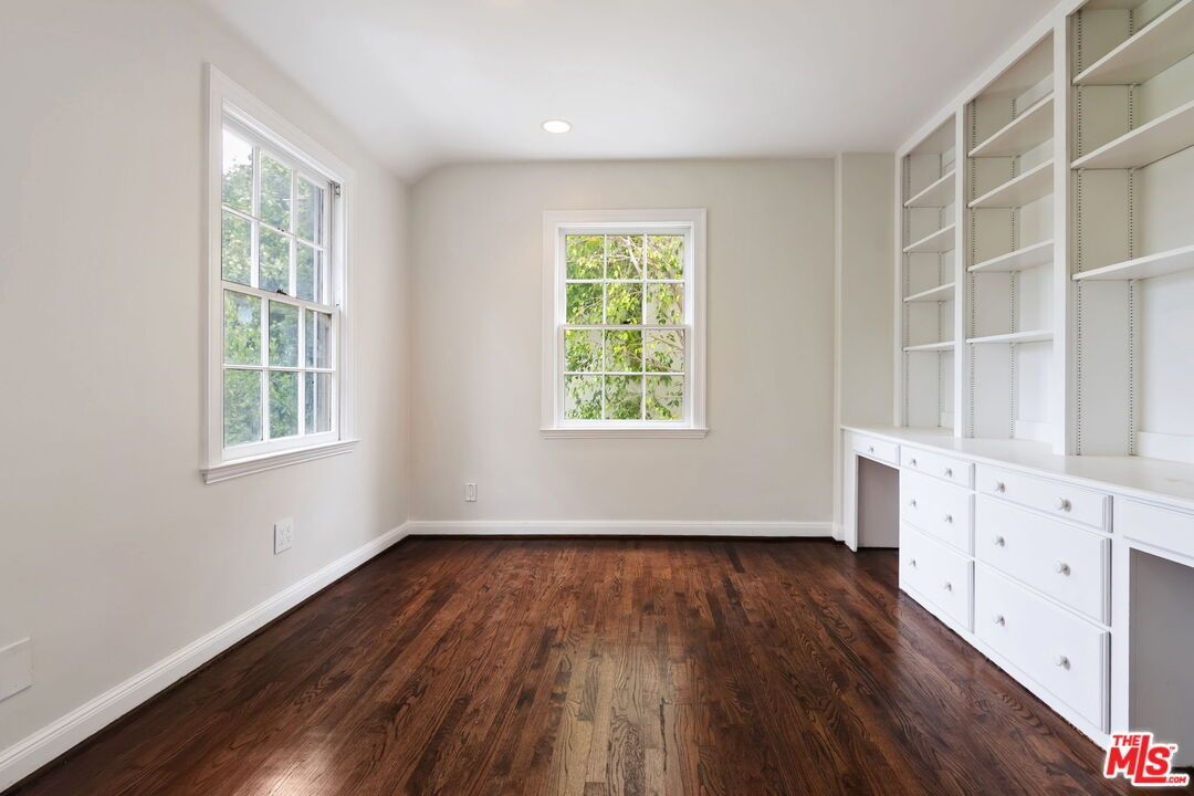 Empty room, Interior, Recessed Lighting, Walk-in Closets, Wood Texture Flooring
