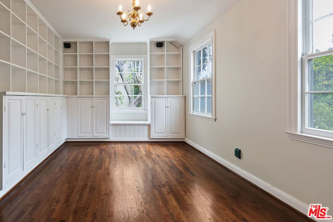 Chandelier, Empty room, Interior, Wood Texture Flooring