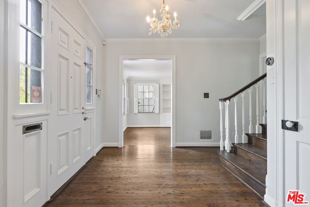 Chandelier, Interior, Wood Texture Flooring