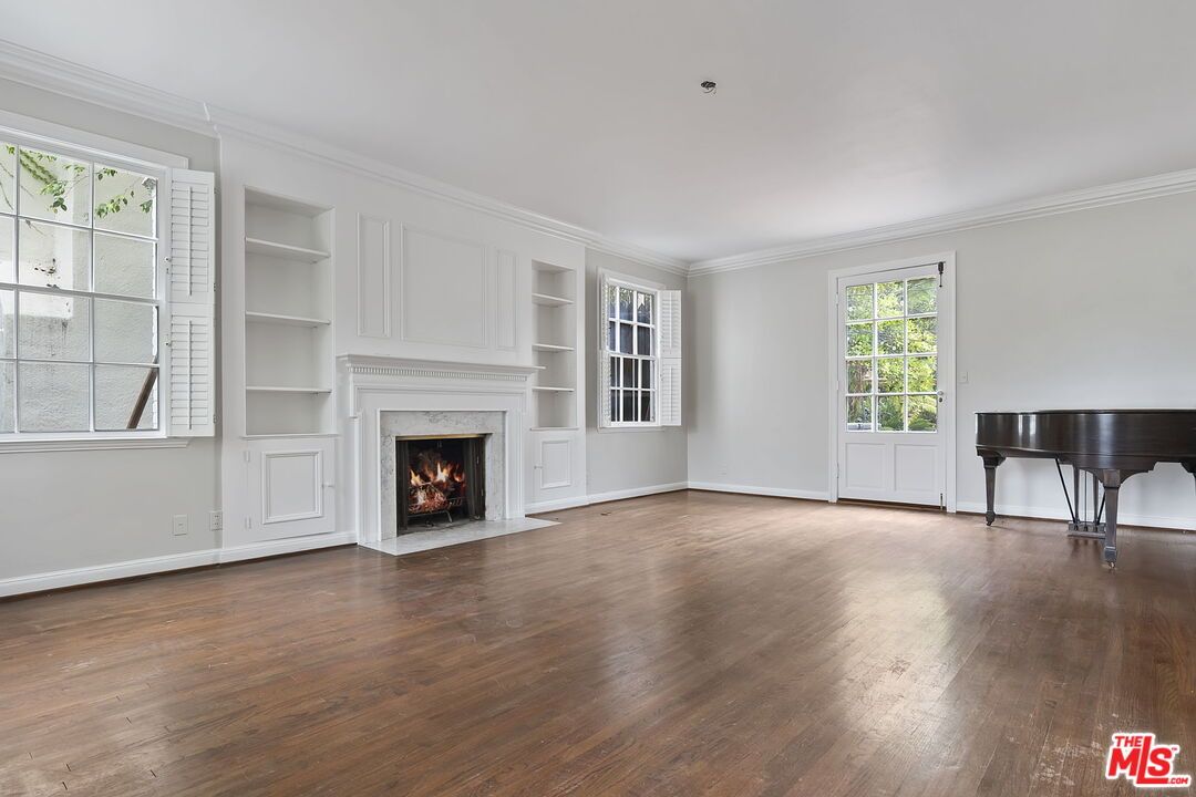 Empty room, Fireplace, Interior, Piano, Wood Texture Flooring