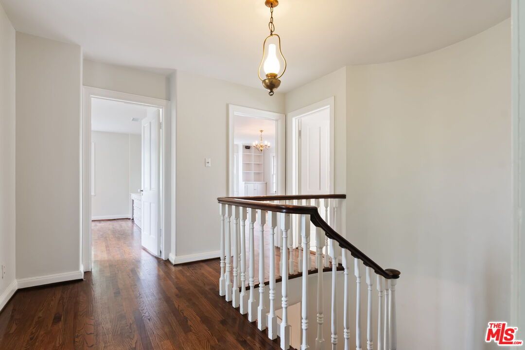 Chandelier, Interior, Wood Texture Flooring