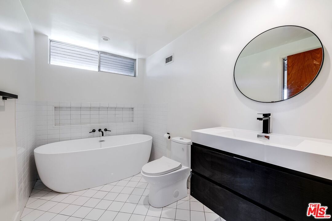 Bathroom, Dual Sink Vanities, Free Standing Baths, Interior, Recessed Lighting