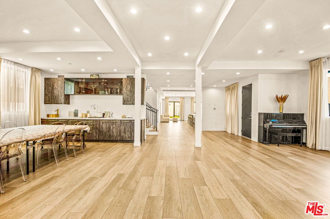 Dining room, Interior, Piano, Recessed Lighting, Wood Texture Flooring