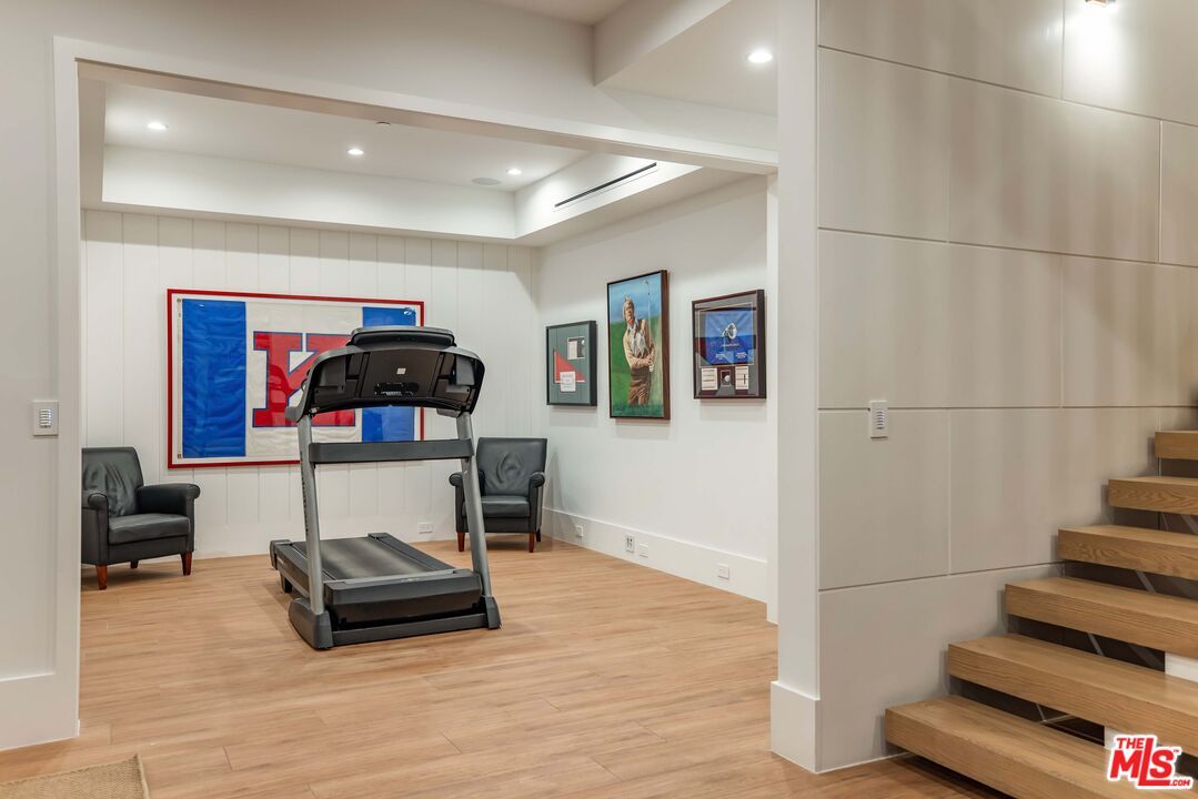 Fitness Equipment, Interior, Recessed Lighting, Wood Texture Flooring