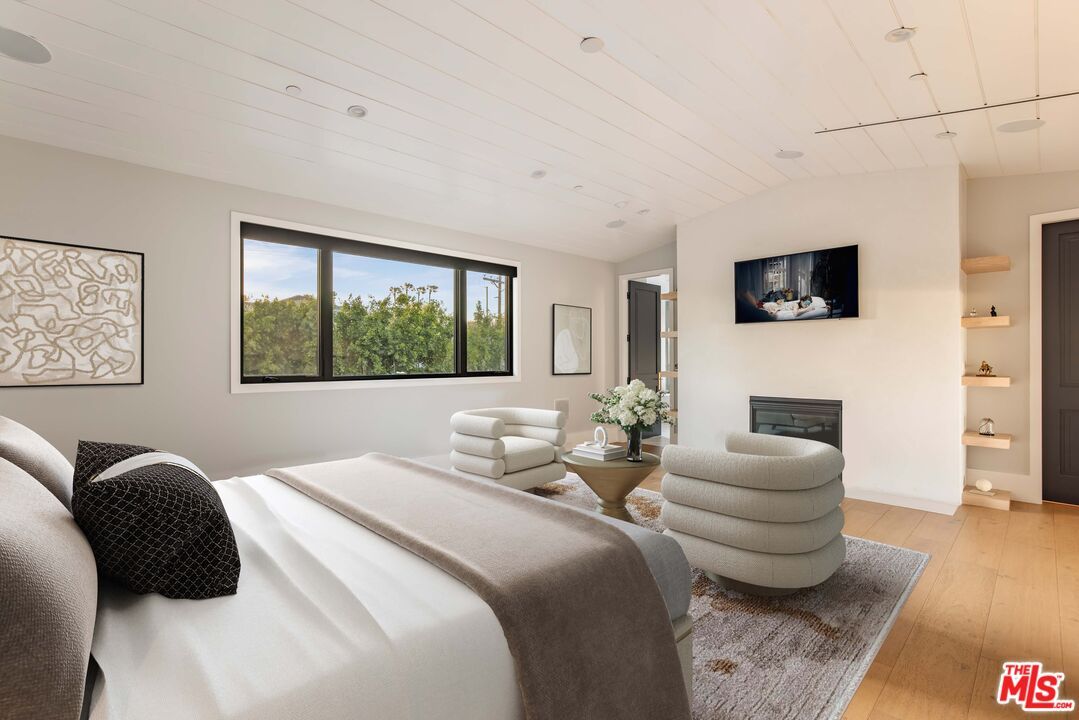 Bedroom, Fireplace, Interior, Recessed Lighting, Wood Texture Flooring