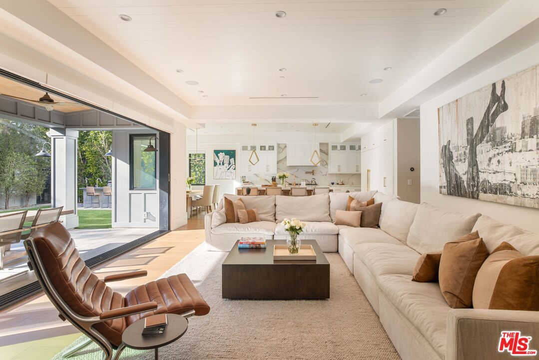 Interior, Kitchen, Living room, Pendant Lights, Recessed Lighting, Wood Texture Flooring