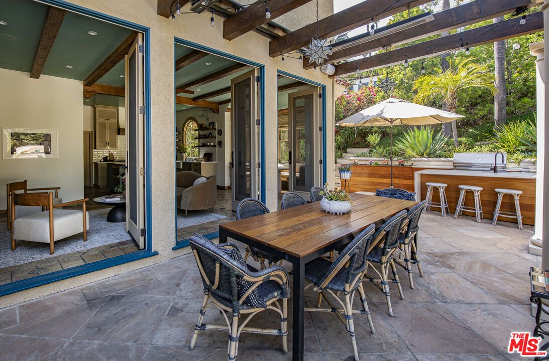 Exterior, Outdoor Kitchen