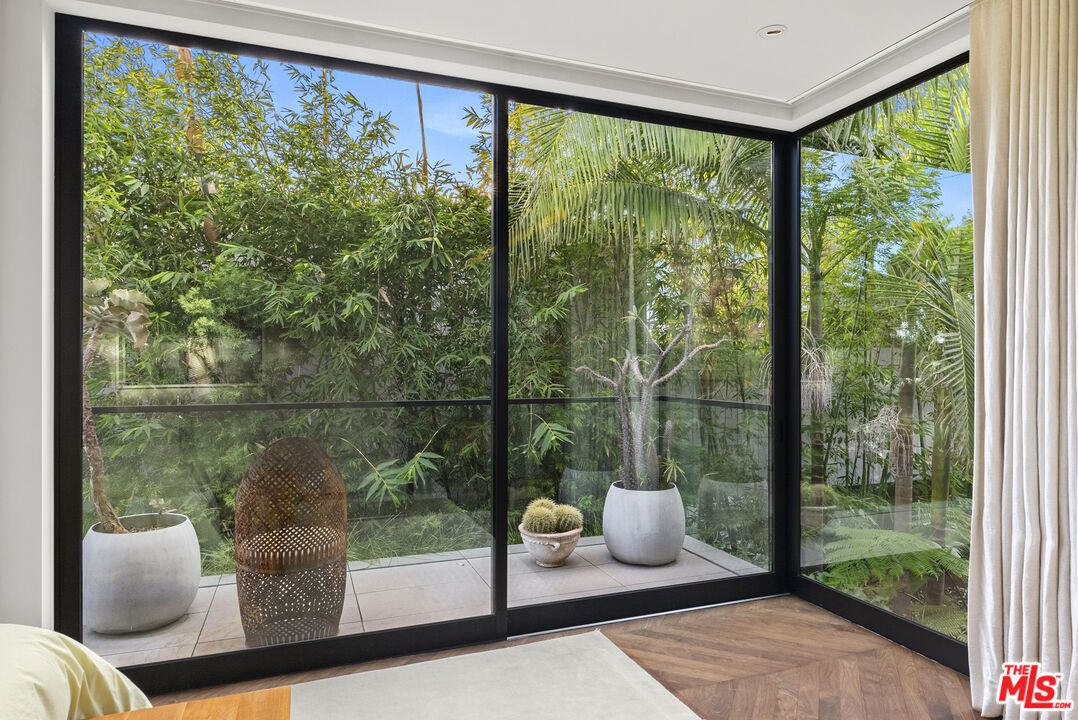 Interior, Recessed Lighting, Sun Room, Wood Texture Flooring