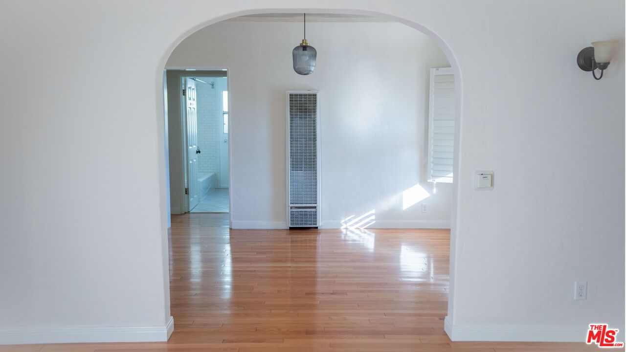 Empty room, Interior, Pendant Lights, Wood Texture Flooring