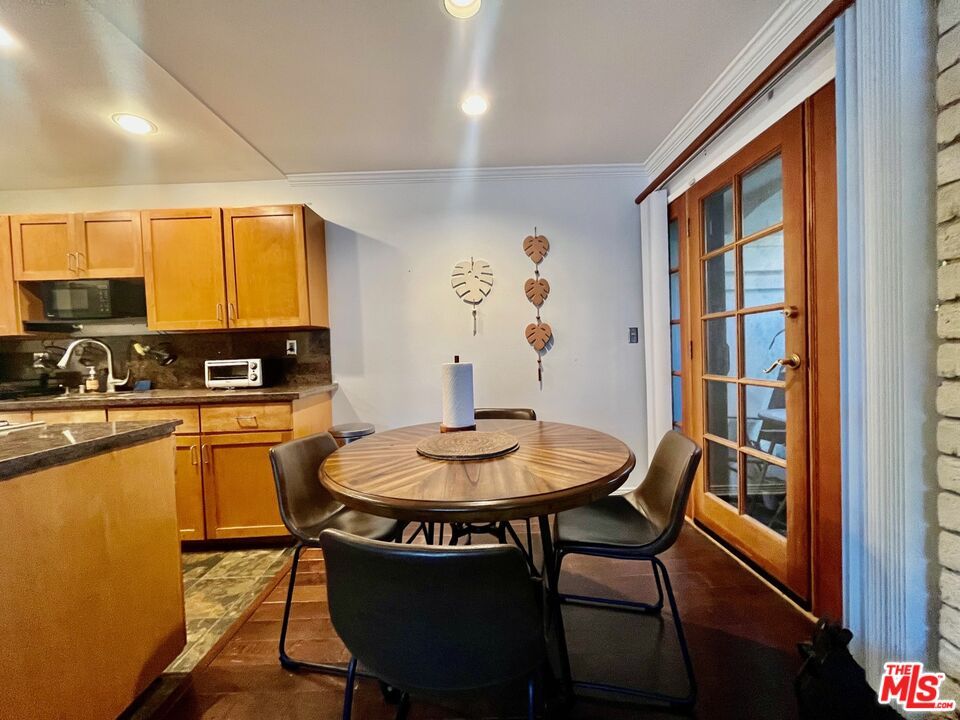 Dining room, Interior, Kitchen, Recessed Lighting, Wood Texture Flooring